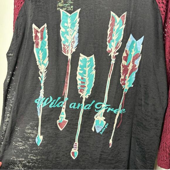Southern Grace Women’s 2X Top with Arrow Design - Picture 8 of 8